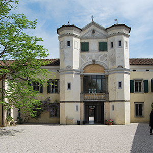 Villa Merlo Dragoni, via della Libertà, 37, Lovaria di Pradamano (Ud)